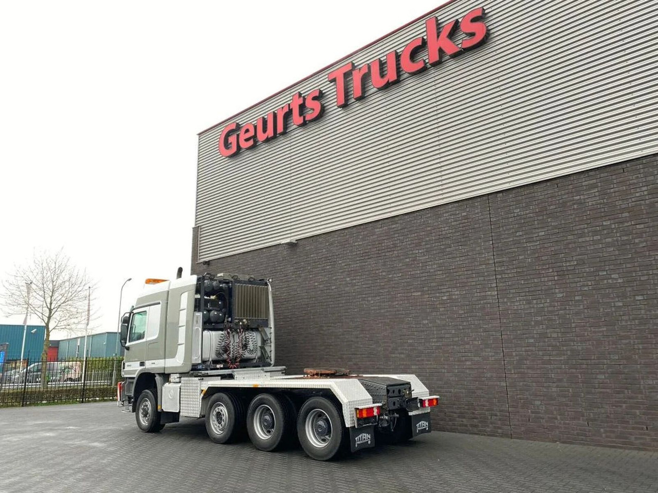 Mercedes-Benz Actros 4360 V8 8X6 V8 SLT TITAN HEAVY DUTY TRACT - Tegljač: slika Mercedes-Benz Actros 4360 V8 8X6 V8 SLT TITAN HEAVY DUTY TRACT - Tegljač Mercedes-Benz Actros 4360 V8 8X6 V8 SLT TITAN HEAVY DUTY TRACT - Tegljač: slika Mercedes-Benz Actros 4360 V8 8X6 V8 SLT TITAN HEAVY DUTY TRACT - Tegljač