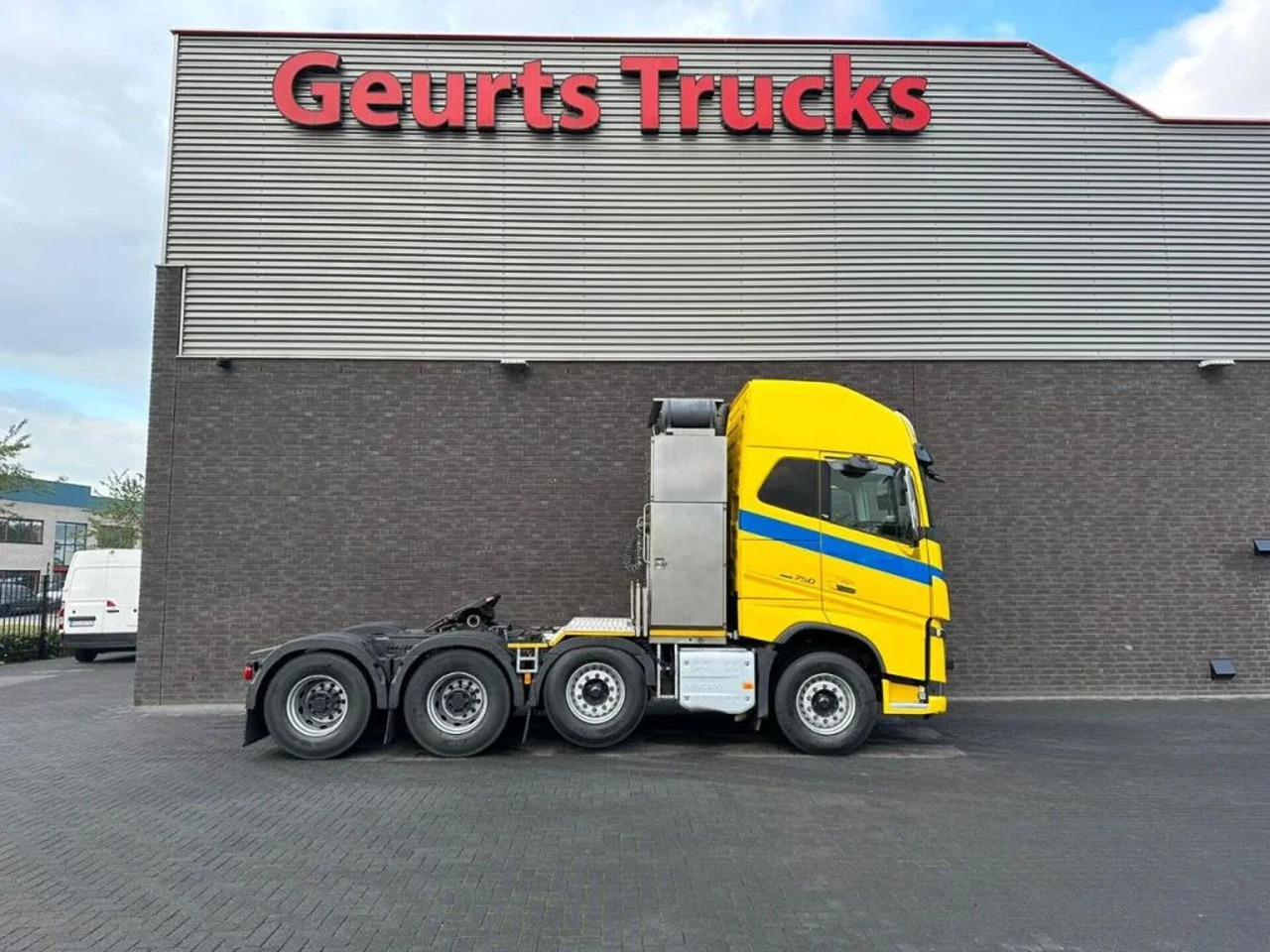 Volvo FH 16.750 8X4 HEAVY DUTY TRACTOR/SZM/TREKKER - Tegljač: slika Volvo FH 16.750 8X4 HEAVY DUTY TRACTOR/SZM/TREKKER - Tegljač Volvo FH 16.750 8X4 HEAVY DUTY TRACTOR/SZM/TREKKER - Tegljač: slika Volvo FH 16.750 8X4 HEAVY DUTY TRACTOR/SZM/TREKKER - Tegljač