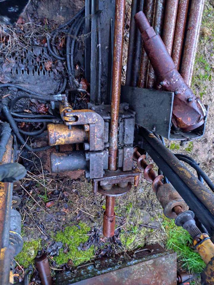 Direkcionalna bušilica DITCH  WITCH JT 2320: slika Direkcionalna bušilica DITCH  WITCH JT 2320