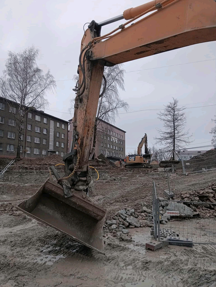 Hyundai R 300 - Bager gusjeničar: slika Hyundai R 300 - Bager gusjeničar Hyundai R 300 - Bager gusjeničar: slika Hyundai R 300 - Bager gusjeničar