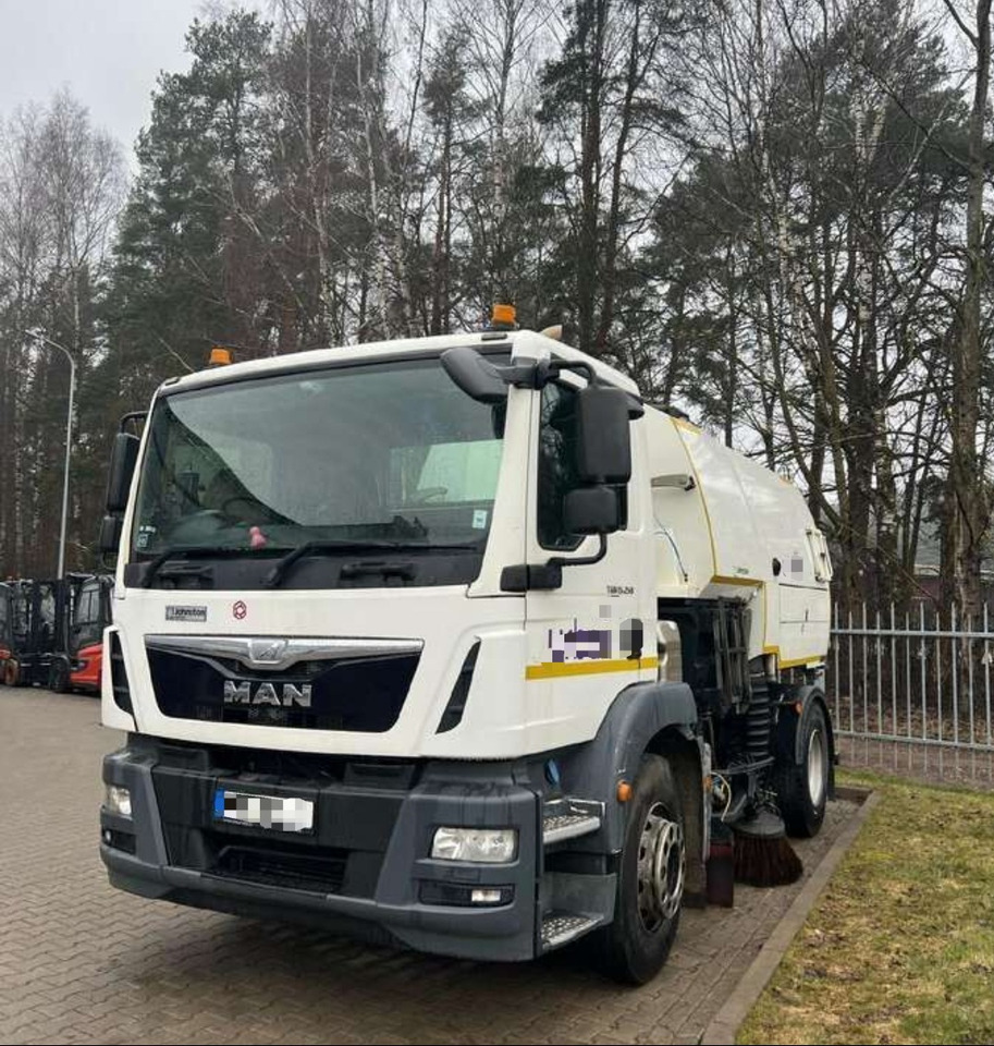 JOHNSTON VT651 - Cestovna čistilica: slika JOHNSTON VT651 - Cestovna čistilica JOHNSTON VT651 - Cestovna čistilica: slika JOHNSTON VT651 - Cestovna čistilica