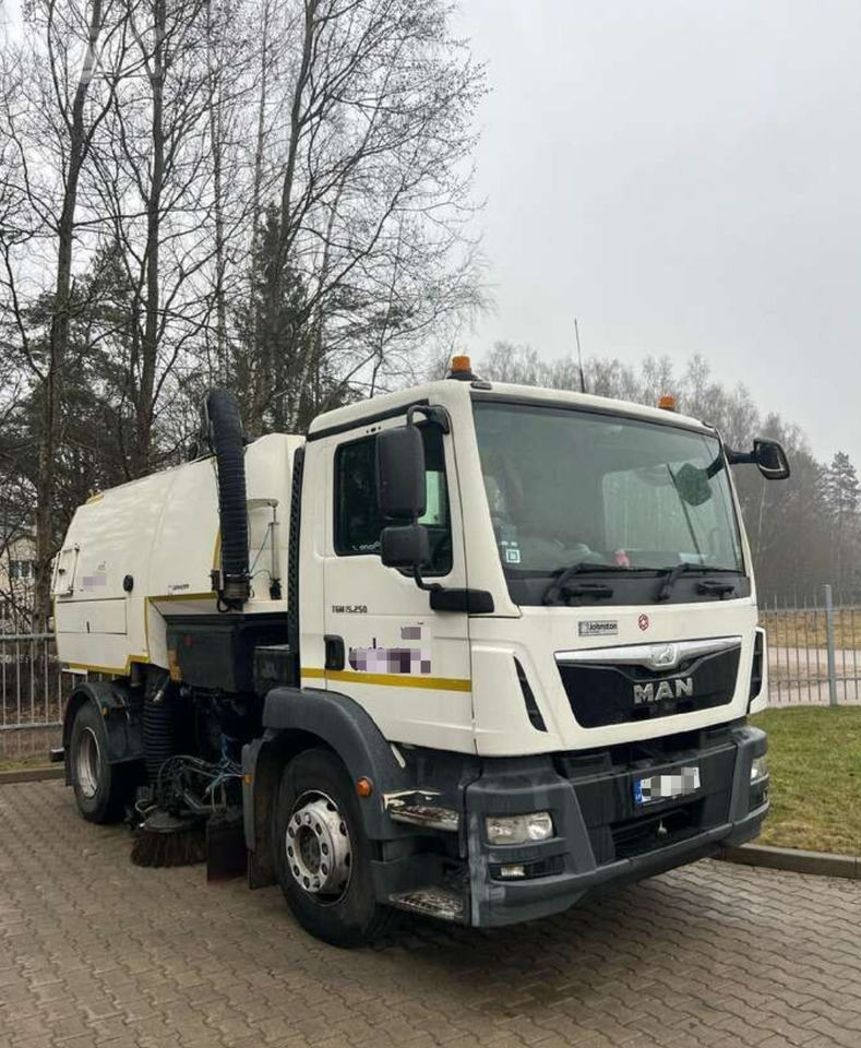 JOHNSTON VT651 - Cestovna čistilica: slika JOHNSTON VT651 - Cestovna čistilica JOHNSTON VT651 - Cestovna čistilica: slika JOHNSTON VT651 - Cestovna čistilica