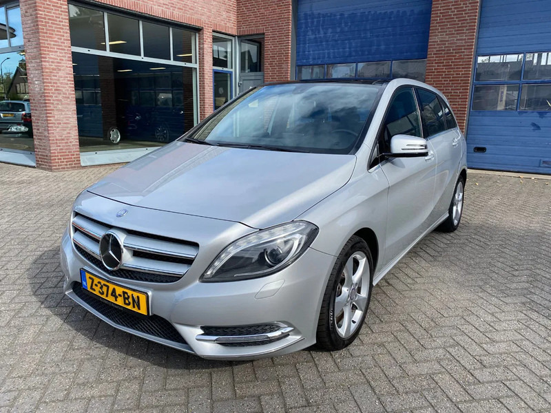 Mercedes-Benz B-Klasse 180 Ambition autom. panoramadak - SUV: slika Mercedes-Benz B-Klasse 180 Ambition autom. panoramadak - SUV Mercedes-Benz B-Klasse 180 Ambition autom. panoramadak - SUV: slika Mercedes-Benz B-Klasse 180 Ambition autom. panoramadak - SUV