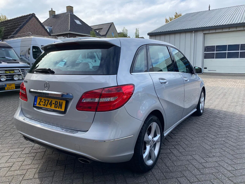 Mercedes-Benz B-Klasse 180 Ambition autom. panoramadak - SUV: slika Mercedes-Benz B-Klasse 180 Ambition autom. panoramadak - SUV Mercedes-Benz B-Klasse 180 Ambition autom. panoramadak - SUV: slika Mercedes-Benz B-Klasse 180 Ambition autom. panoramadak - SUV