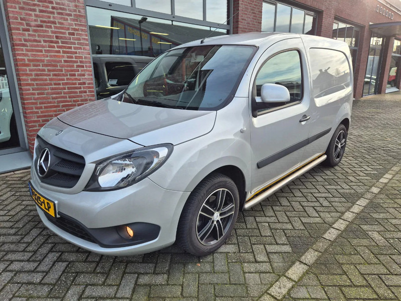 Mercedes-Benz Ctan 109 CDI 3 zitplaatsen - Mali kombi: slika Mercedes-Benz Ctan 109 CDI 3 zitplaatsen - Mali kombi Mercedes-Benz Ctan 109 CDI 3 zitplaatsen - Mali kombi: slika Mercedes-Benz Ctan 109 CDI 3 zitplaatsen - Mali kombi
