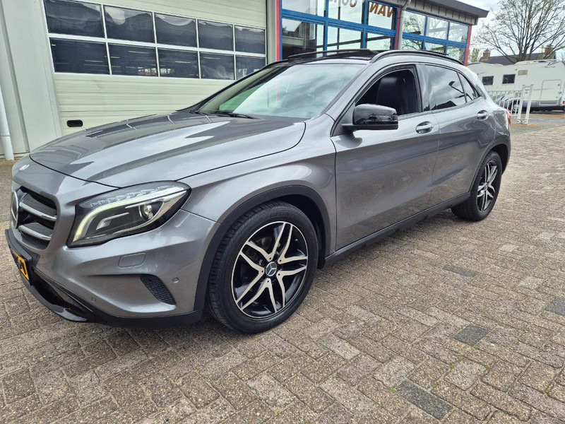 Mercedes-Benz GLA 200 Automaat. AMG. Edition 1 - Limuzina: slika Mercedes-Benz GLA 200 Automaat. AMG. Edition 1 - Limuzina Mercedes-Benz GLA 200 Automaat. AMG. Edition 1 - Limuzina: slika Mercedes-Benz GLA 200 Automaat. AMG. Edition 1 - Limuzina
