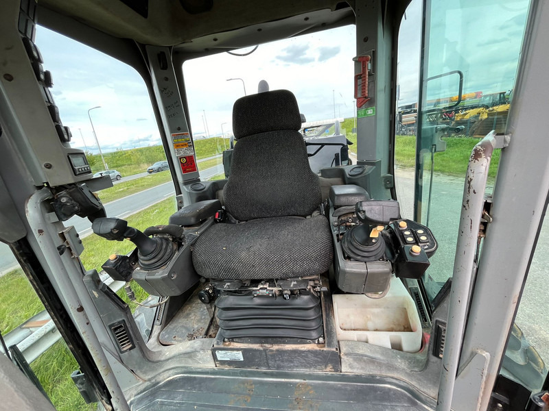 Grejder Caterpillar 12M Motor Grader: slika Grejder Caterpillar 12M Motor Grader