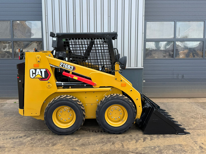 Caterpillar 216B3 - Utovarivač: slika Caterpillar 216B3 - Utovarivač Caterpillar 216B3 - Utovarivač: slika Caterpillar 216B3 - Utovarivač
