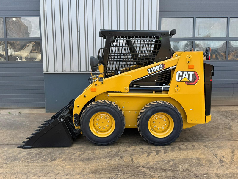 Caterpillar 216B3 - Utovarivač: slika Caterpillar 216B3 - Utovarivač Caterpillar 216B3 - Utovarivač: slika Caterpillar 216B3 - Utovarivač
