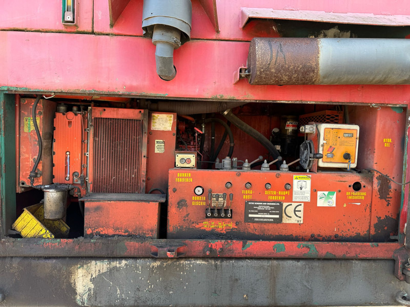 Extec Robotrac 7000 - Screener: slika Extec Robotrac 7000 - Screener Extec Robotrac 7000 - Screener: slika Extec Robotrac 7000 - Screener