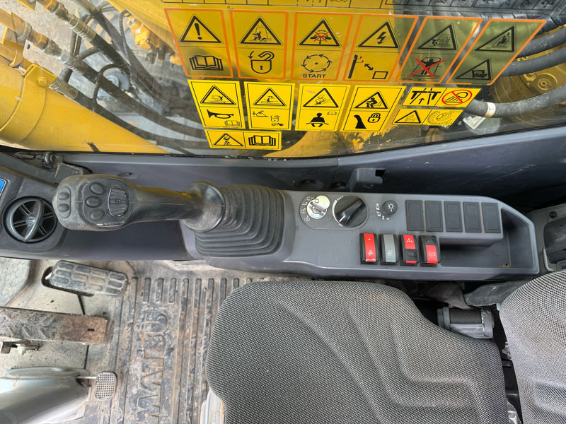 Bager na kotačima Komatsu PW180-11: slika Bager na kotačima Komatsu PW180-11