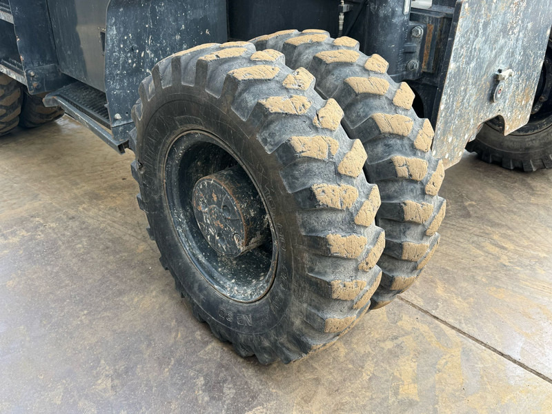 Bager na kotačima Komatsu PW180-11: slika Bager na kotačima Komatsu PW180-11