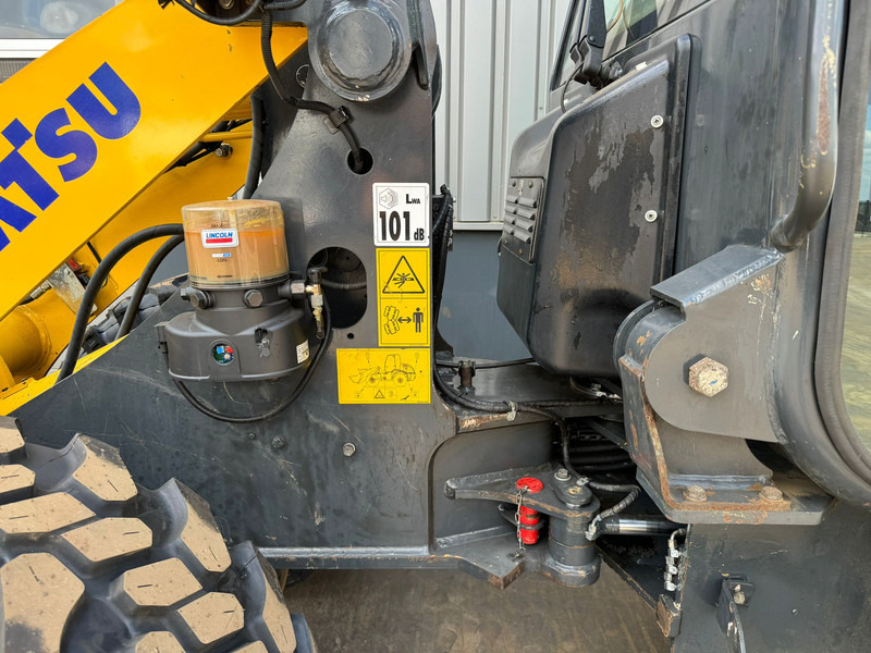 Zakup Komatsu WA70M-8EO - new tires Komatsu WA70M-8EO - new tires: slika Zakup Komatsu WA70M-8EO - new tires Komatsu WA70M-8EO - new tires