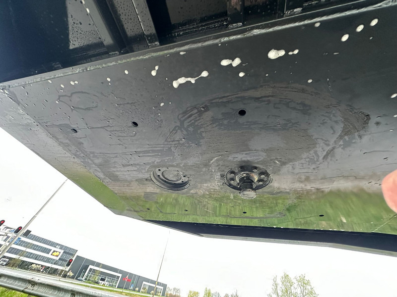 Novi Poluprikolica s niskim utovarivačem OZGUL LW3 EU 1SS: slika Novi Poluprikolica s niskim utovarivačem OZGUL LW3 EU 1SS