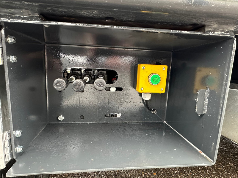 Novi Poluprikolica s niskim utovarivačem OZGUL LW3 EU 1SS: slika Novi Poluprikolica s niskim utovarivačem OZGUL LW3 EU 1SS