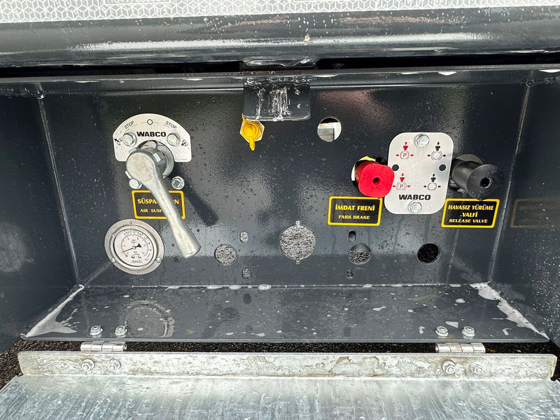 Novi Poluprikolica s niskim utovarivačem OZGUL LW3 EU 1SS: slika Novi Poluprikolica s niskim utovarivačem OZGUL LW3 EU 1SS