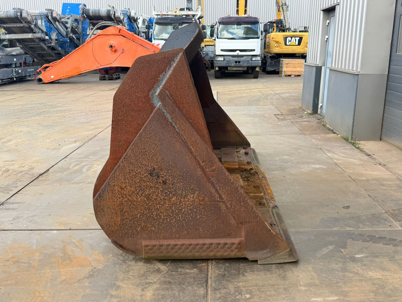 Korpa Volvo 4.2 m3: slika Korpa Volvo 4.2 m3 Korpa Volvo 4.2 m3: slika Korpa Volvo 4.2 m3