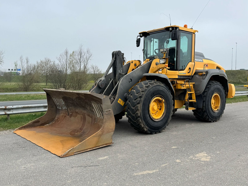 Volvo L110H - Utovarivač na kotačima: slika Volvo L110H - Utovarivač na kotačima Volvo L110H - Utovarivač na kotačima: slika Volvo L110H - Utovarivač na kotačima