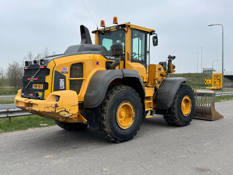 Volvo L110H - Utovarivač na kotačima: slika Volvo L110H - Utovarivač na kotačima Volvo L110H - Utovarivač na kotačima: slika Volvo L110H - Utovarivač na kotačima