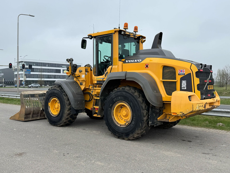 Volvo L110H - Utovarivač na kotačima: slika Volvo L110H - Utovarivač na kotačima Volvo L110H - Utovarivač na kotačima: slika Volvo L110H - Utovarivač na kotačima