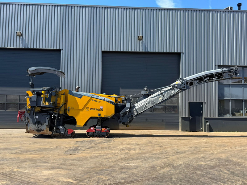 Wirtgen W100CFI - Stroj za asfaltiranje: slika Wirtgen W100CFI - Stroj za asfaltiranje Wirtgen W100CFI - Stroj za asfaltiranje: slika Wirtgen W100CFI - Stroj za asfaltiranje