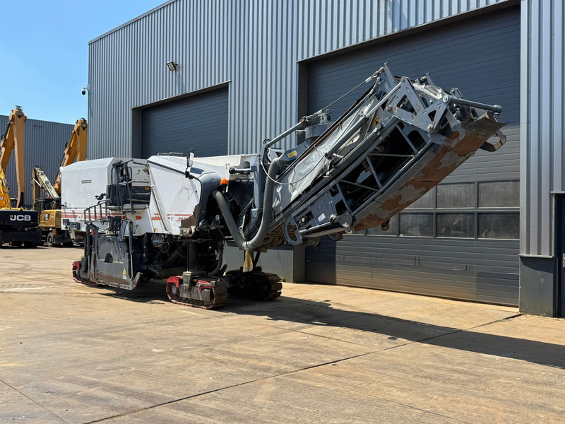 Wirtgen W210i - Stroj za asfaltiranje: slika Wirtgen W210i - Stroj za asfaltiranje Wirtgen W210i - Stroj za asfaltiranje: slika Wirtgen W210i - Stroj za asfaltiranje