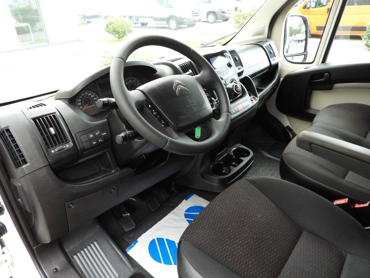 Citroën JUMPER PRITSCHE DOPPELKABINE DOKA 7 SITZE - Dostavno vozilo s ravnom platformom, Dostavno vozilo s dvostrukom kabinom: slika Citroën JUMPER PRITSCHE DOPPELKABINE DOKA 7 SITZE - Dostavno vozilo s ravnom platformom, Dostavno vozilo s dvostrukom kabinom Citroën JUMPER PRITSCHE DOPPELKABINE DOKA 7 SITZE - Dostavno vozilo s ravnom platformom, Dostavno vozilo s dvostrukom kabinom: slika Citroën JUMPER PRITSCHE DOPPELKABINE DOKA 7 SITZE - Dostavno vozilo s ravnom platformom, Dostavno vozilo s dvostrukom kabinom