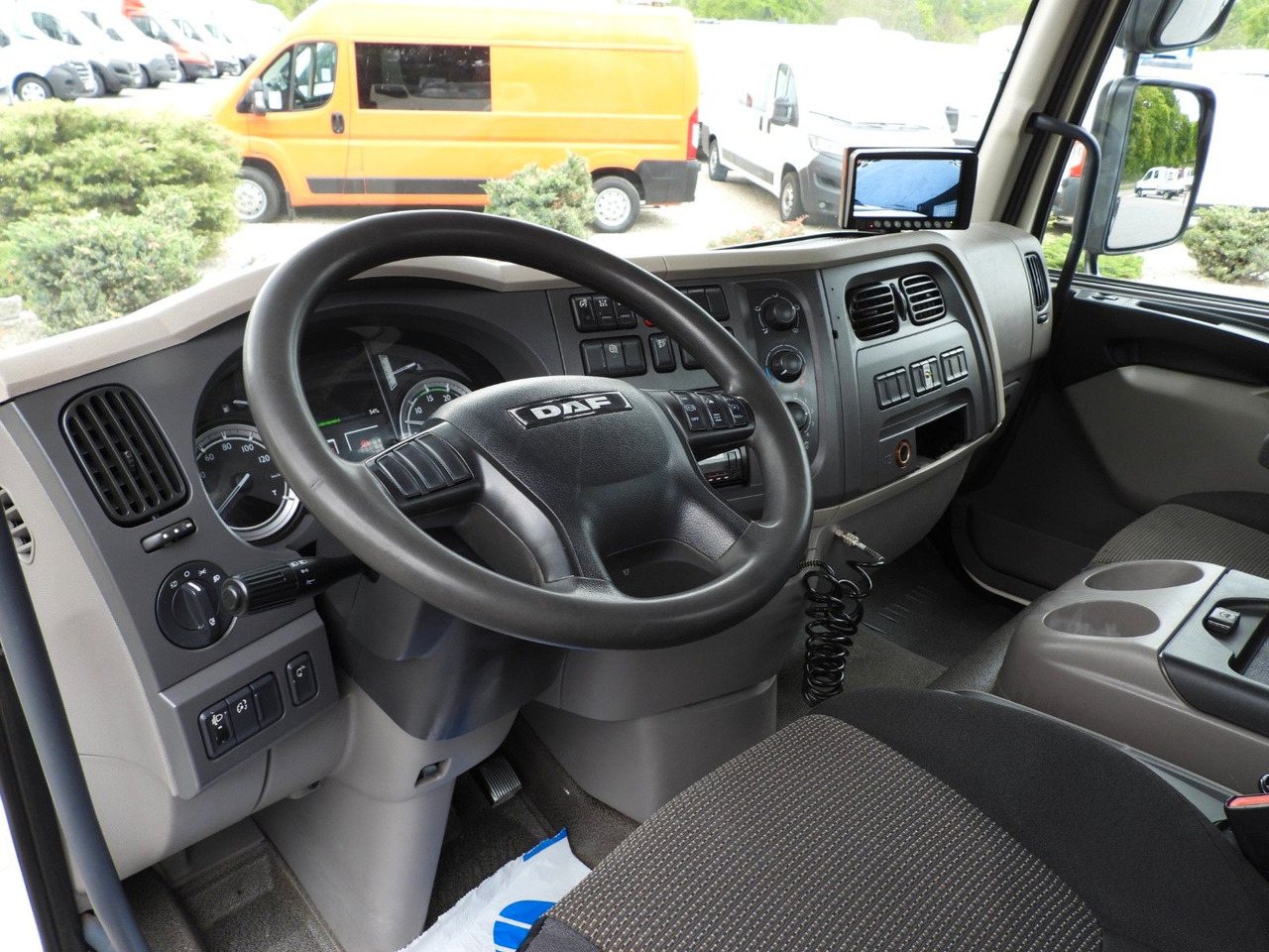 DAF LF 180 DREISEIKIPPER TEMPOMAT AUTOMATIK - Kiper: slika DAF LF 180 DREISEIKIPPER TEMPOMAT AUTOMATIK - Kiper DAF LF 180 DREISEIKIPPER TEMPOMAT AUTOMATIK - Kiper: slika DAF LF 180 DREISEIKIPPER TEMPOMAT AUTOMATIK - Kiper