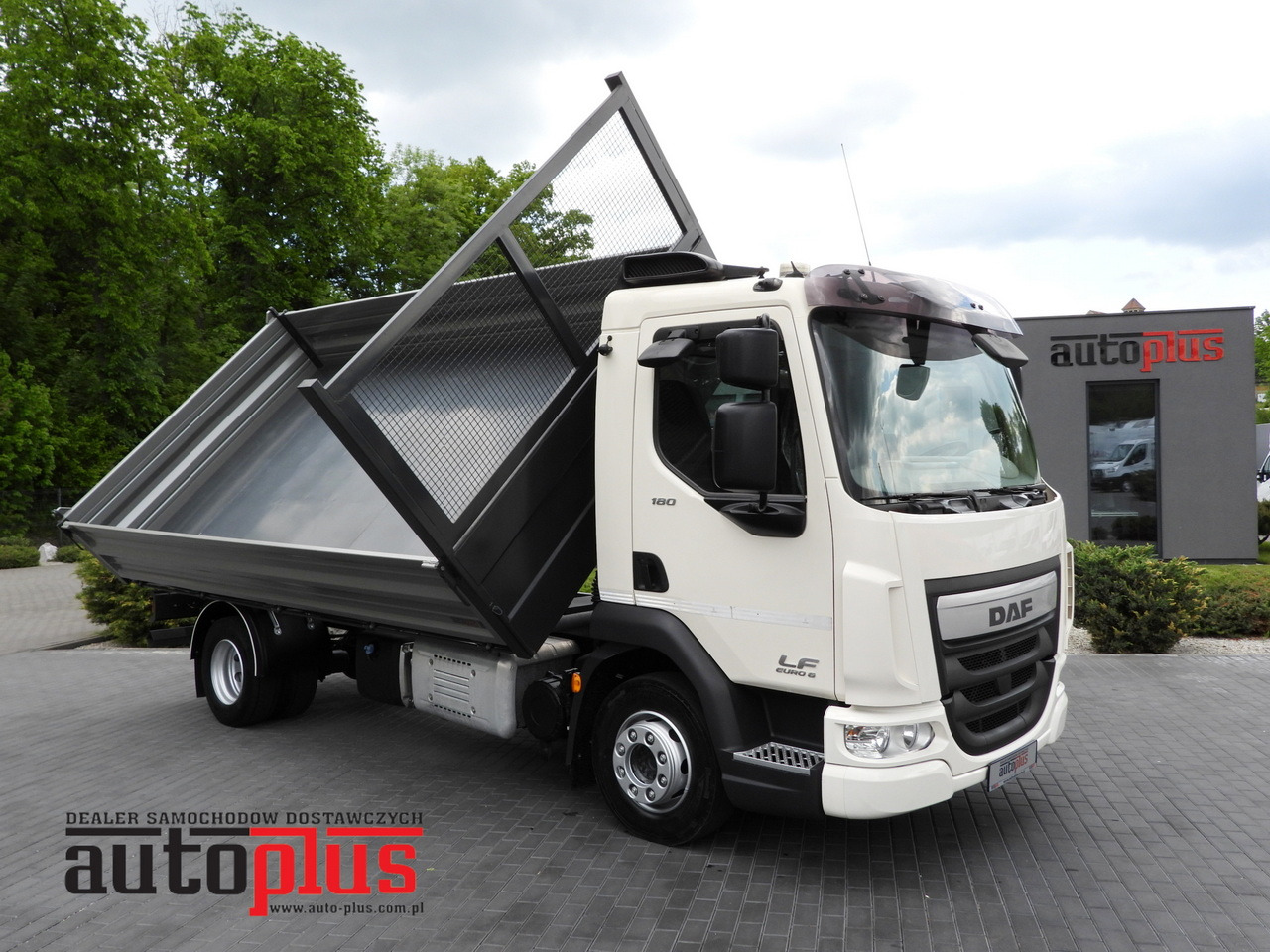 DAF LF 180 THREE-WAY TIPPER CRUISE CONTROL LED LIGHTS AUTOMATIC TRANSMISSION TWIN WHEELS AIR CONDITIONING 180HP - Kiper: slika DAF LF 180 THREE-WAY TIPPER CRUISE CONTROL LED LIGHTS AUTOMATIC TRANSMISSION TWIN WHEELS AIR CONDITIONING 180HP - Kiper DAF LF 180 THREE-WAY TIPPER CRUISE CONTROL LED LIGHTS AUTOMATIC TRANSMISSION TWIN WHEELS AIR CONDITIONING 180HP - Kiper: slika DAF LF 180 THREE-WAY TIPPER CRUISE CONTROL LED LIGHTS AUTOMATIC TRANSMISSION TWIN WHEELS AIR CONDITIONING 180HP - Kiper