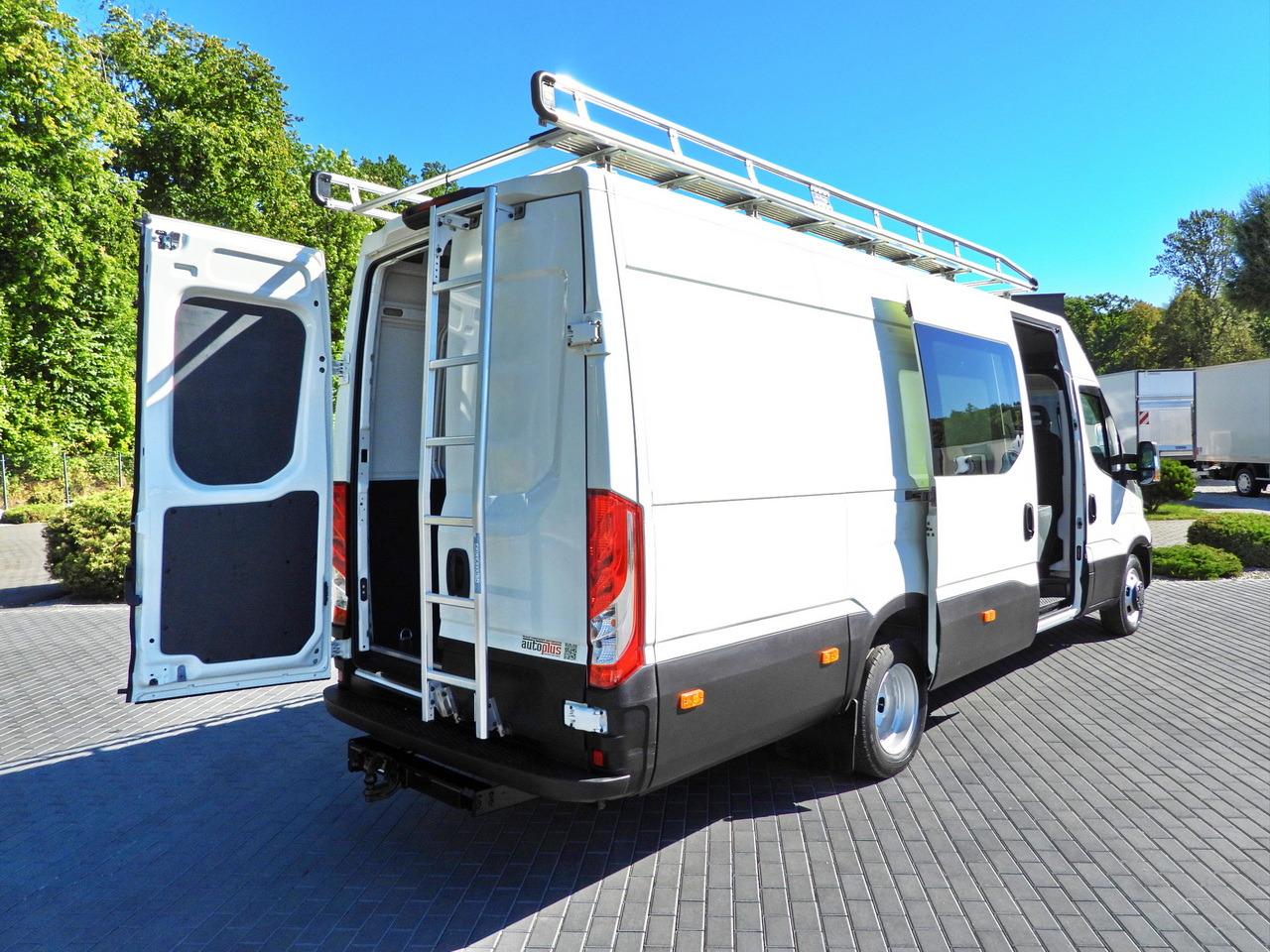 IVECO DAILY 35C17 BOX DELIVERY VAN 6 SEATS CRUISE CONTROL TWIN WHEELS AIR CONDITIONING 170HP - Dostavno vozilo: slika IVECO DAILY 35C17 BOX DELIVERY VAN 6 SEATS CRUISE CONTROL TWIN WHEELS AIR CONDITIONING 170HP - Dostavno vozilo IVECO DAILY 35C17 BOX DELIVERY VAN 6 SEATS CRUISE CONTROL TWIN WHEELS AIR CONDITIONING 170HP - Dostavno vozilo: slika IVECO DAILY 35C17 BOX DELIVERY VAN 6 SEATS CRUISE CONTROL TWIN WHEELS AIR CONDITIONING 170HP - Dostavno vozilo