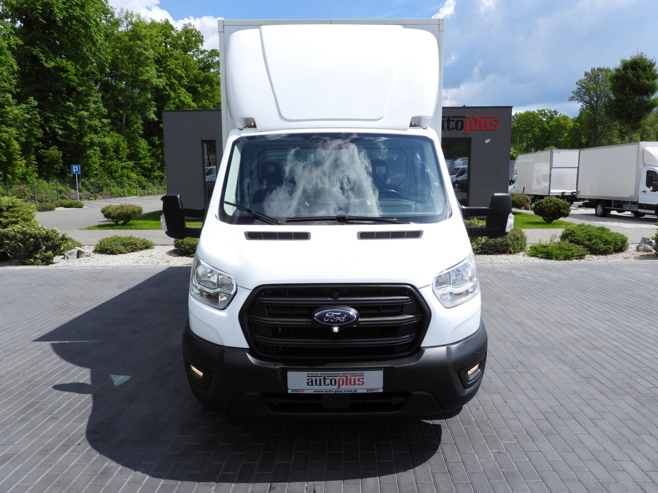 FORD TRANSIT BOX LIFT 8 PALLETS CRUISE CONTROL LED LIGHTS AIR CONDITIONING 130HP - Dostavno vozilo sa zatvorenim sandukom: slika FORD TRANSIT BOX LIFT 8 PALLETS CRUISE CONTROL LED LIGHTS AIR CONDITIONING 130HP - Dostavno vozilo sa zatvorenim sandukom FORD TRANSIT BOX LIFT 8 PALLETS CRUISE CONTROL LED LIGHTS AIR CONDITIONING 130HP - Dostavno vozilo sa zatvorenim sandukom: slika FORD TRANSIT BOX LIFT 8 PALLETS CRUISE CONTROL LED LIGHTS AIR CONDITIONING 130HP - Dostavno vozilo sa zatvorenim sandukom