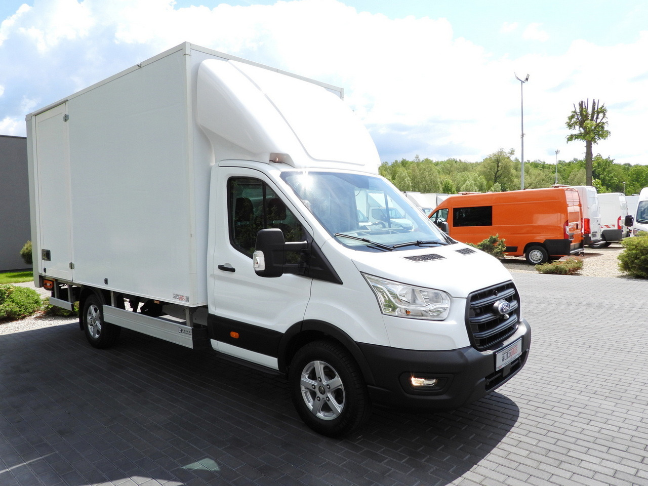 FORD TRANSIT BOX LIFT 8 PALLETS CRUISE CONTROL LED LIGHTS AIR CONDITIONING 130HP - Dostavno vozilo sa zatvorenim sandukom: slika FORD TRANSIT BOX LIFT 8 PALLETS CRUISE CONTROL LED LIGHTS AIR CONDITIONING 130HP - Dostavno vozilo sa zatvorenim sandukom FORD TRANSIT BOX LIFT 8 PALLETS CRUISE CONTROL LED LIGHTS AIR CONDITIONING 130HP - Dostavno vozilo sa zatvorenim sandukom: slika FORD TRANSIT BOX LIFT 8 PALLETS CRUISE CONTROL LED LIGHTS AIR CONDITIONING 130HP - Dostavno vozilo sa zatvorenim sandukom