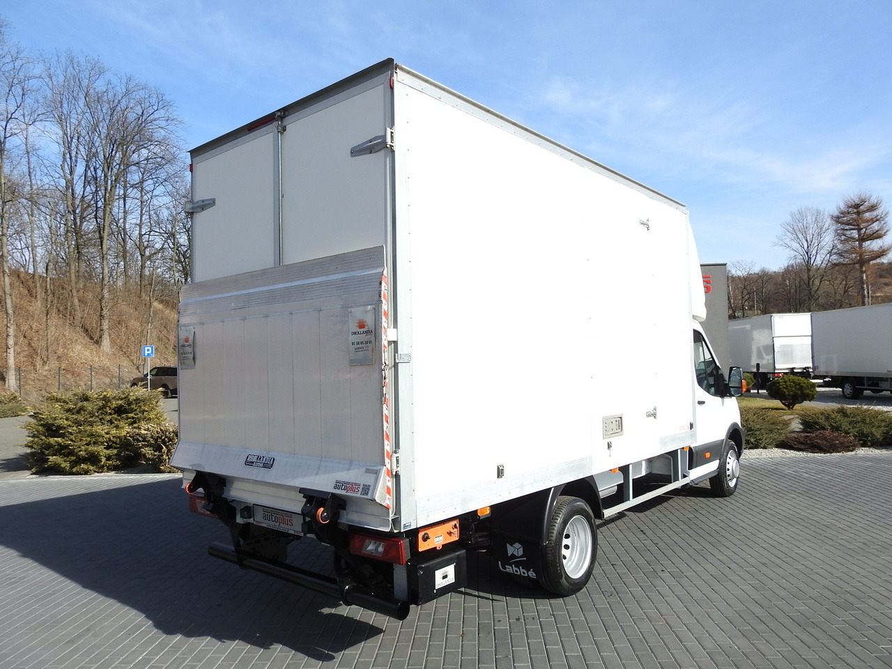 FORD TRANSIT  BOX LIFT 8 PALLETS CRUISE CONTROL LED LIGHTS TWIN WHEELS AIR CONDITIONING  170HP - Dostavno vozilo hladnjača: slika FORD TRANSIT  BOX LIFT 8 PALLETS CRUISE CONTROL LED LIGHTS TWIN WHEELS AIR CONDITIONING  170HP - Dostavno vozilo hladnjača FORD TRANSIT  BOX LIFT 8 PALLETS CRUISE CONTROL LED LIGHTS TWIN WHEELS AIR CONDITIONING  170HP - Dostavno vozilo hladnjača: slika FORD TRANSIT  BOX LIFT 8 PALLETS CRUISE CONTROL LED LIGHTS TWIN WHEELS AIR CONDITIONING  170HP - Dostavno vozilo hladnjača