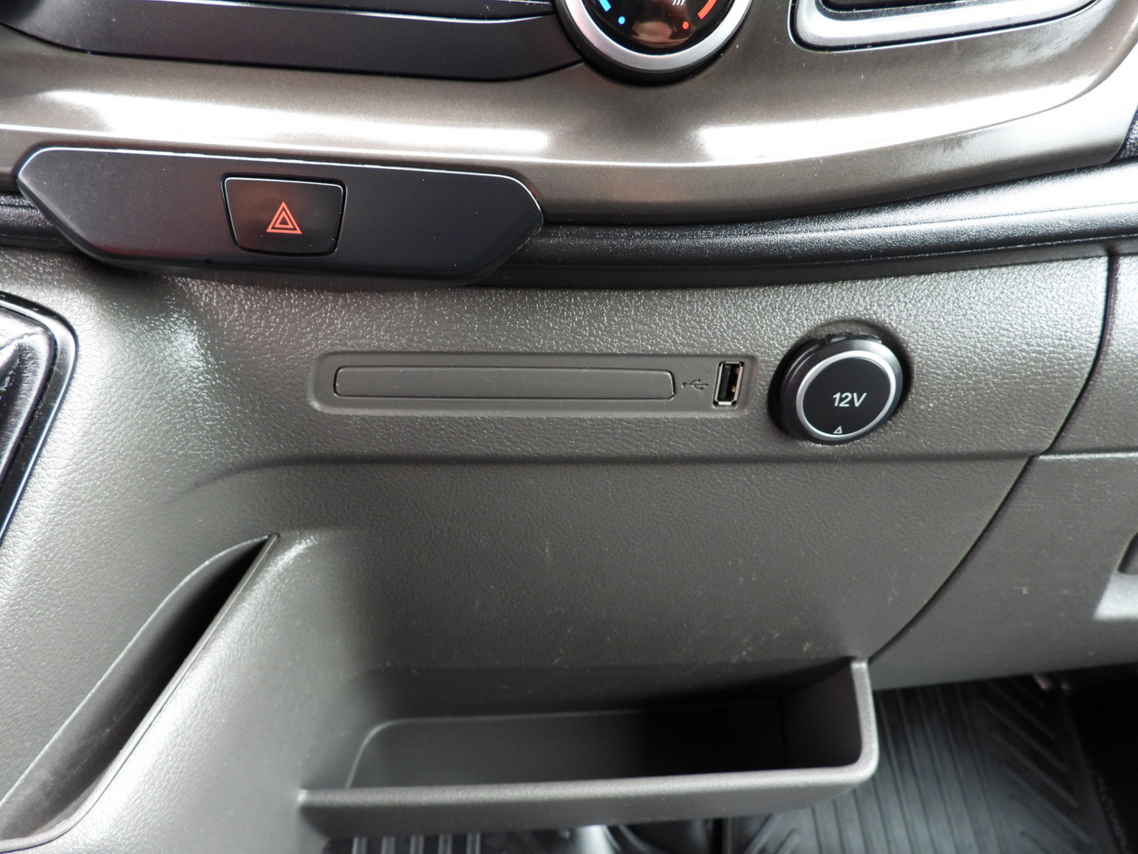 Dostavno vozilo sa zatvorenim sandukom FORD TRANSIT BOX / REFRIGERATOR BOX 5*C / CRUISE CONTROL LED LIGHTS TWIN WHEELS AIR CONDITIONING 130HP: slika Dostavno vozilo sa zatvorenim sandukom FORD TRANSIT BOX / REFRIGERATOR BOX 5*C / CRUISE CONTROL LED LIGHTS TWIN WHEELS AIR CONDITIONING 130HP Dostavno vozilo sa zatvorenim sandukom FORD TRANSIT BOX / REFRIGERATOR BOX 5*C / CRUISE CONTROL LED LIGHTS TWIN WHEELS AIR CONDITIONING 130HP: slika Dostavno vozilo sa zatvorenim sandukom FORD TRANSIT BOX / REFRIGERATOR BOX 5*C / CRUISE CONTROL LED LIGHTS TWIN WHEELS AIR CONDITIONING 130HP