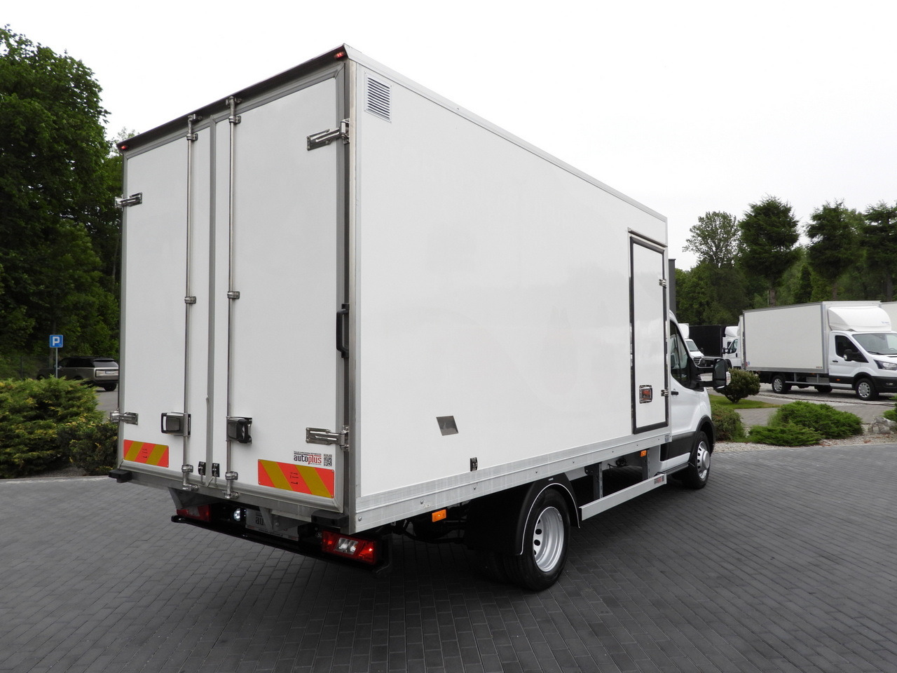 FORD TRANSIT BOX / REFRIGERATOR BOX 5*C / CRUISE CONTROL LED LIGHTS TWIN WHEELS AIR CONDITIONING 130HP - Dostavno vozilo hladnjača: slika FORD TRANSIT BOX / REFRIGERATOR BOX 5*C / CRUISE CONTROL LED LIGHTS TWIN WHEELS AIR CONDITIONING 130HP - Dostavno vozilo hladnjača FORD TRANSIT BOX / REFRIGERATOR BOX 5*C / CRUISE CONTROL LED LIGHTS TWIN WHEELS AIR CONDITIONING 130HP - Dostavno vozilo hladnjača: slika FORD TRANSIT BOX / REFRIGERATOR BOX 5*C / CRUISE CONTROL LED LIGHTS TWIN WHEELS AIR CONDITIONING 130HP - Dostavno vozilo hladnjača