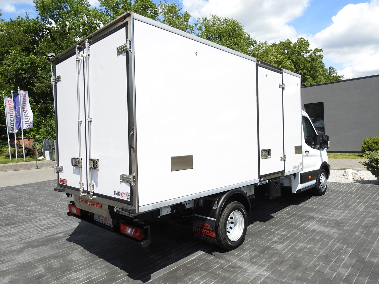 FORD TRANSIT REGRIGERATOR BOX 0*C POWER SUPPLY 230V CRUISE CONTROL AIR CONDITIONING TWIN WHEELS 170HP - Dostavno vozilo hladnjača: slika FORD TRANSIT REGRIGERATOR BOX 0*C POWER SUPPLY 230V CRUISE CONTROL AIR CONDITIONING TWIN WHEELS 170HP - Dostavno vozilo hladnjača FORD TRANSIT REGRIGERATOR BOX 0*C POWER SUPPLY 230V CRUISE CONTROL AIR CONDITIONING TWIN WHEELS 170HP - Dostavno vozilo hladnjača: slika FORD TRANSIT REGRIGERATOR BOX 0*C POWER SUPPLY 230V CRUISE CONTROL AIR CONDITIONING TWIN WHEELS 170HP - Dostavno vozilo hladnjača