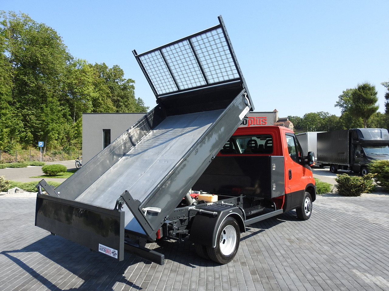 IVECO DAILY 35C13 TIPPER CRUISE CONTROL AIR CONDITIONING TWIN WHEELS 130HP - Mali kamion kiper: slika IVECO DAILY 35C13 TIPPER CRUISE CONTROL AIR CONDITIONING TWIN WHEELS 130HP - Mali kamion kiper IVECO DAILY 35C13 TIPPER CRUISE CONTROL AIR CONDITIONING TWIN WHEELS 130HP - Mali kamion kiper: slika IVECO DAILY 35C13 TIPPER CRUISE CONTROL AIR CONDITIONING TWIN WHEELS 130HP - Mali kamion kiper