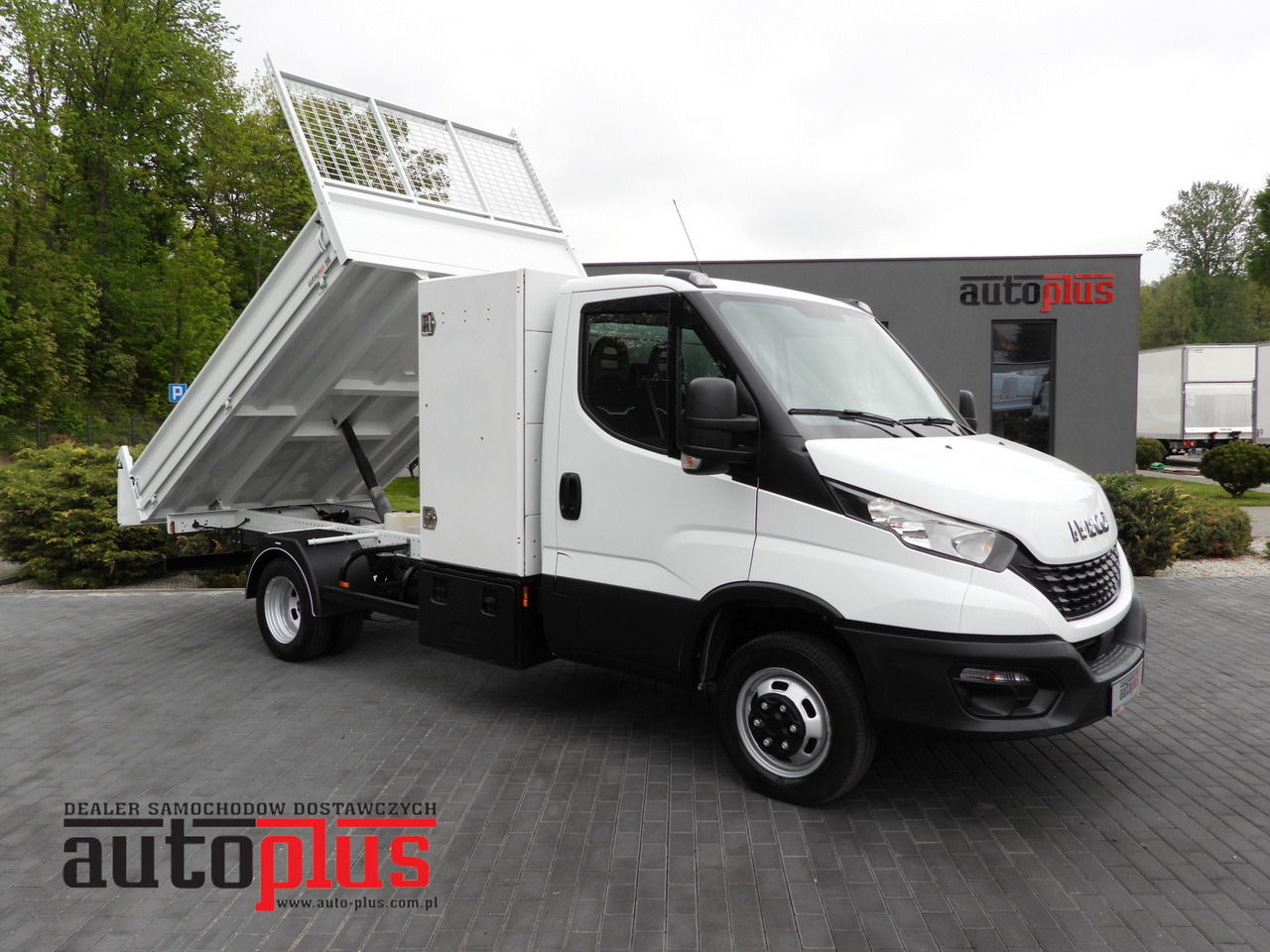 IVECO DAILY 35C14 TIPPER CRUISE CONTROL TWIN WHEELS 140HP - Mali kamion kiper: slika IVECO DAILY 35C14 TIPPER CRUISE CONTROL TWIN WHEELS 140HP - Mali kamion kiper IVECO DAILY 35C14 TIPPER CRUISE CONTROL TWIN WHEELS 140HP - Mali kamion kiper: slika IVECO DAILY 35C14 TIPPER CRUISE CONTROL TWIN WHEELS 140HP - Mali kamion kiper