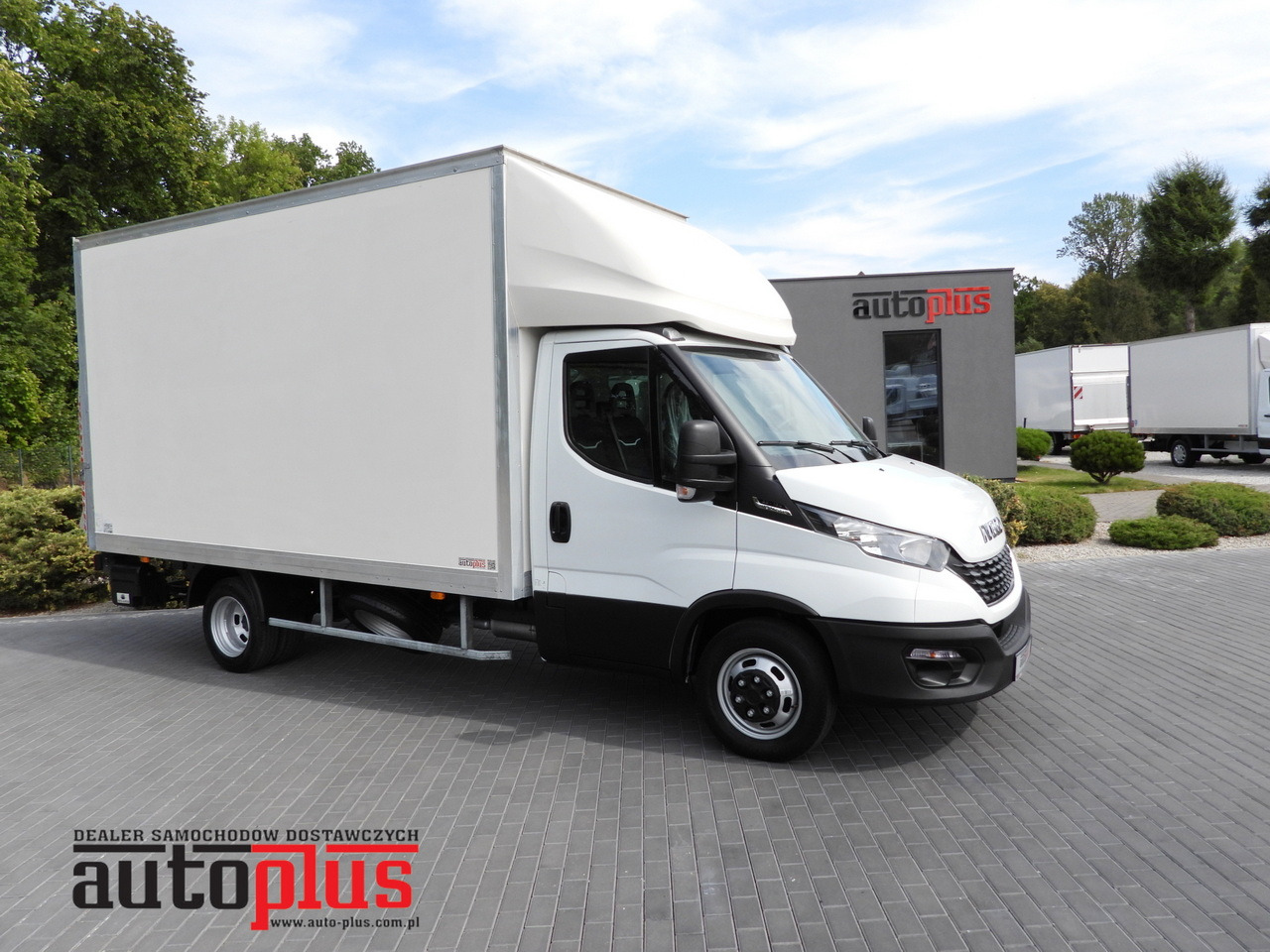 IVECO DAILY 35C16 BOX LIFT 8 PALLETS CRUISE CONTROL AUTOMATIC TRANSMISSION HI-MATIC TWIN WHEELS AIR CONDITIONING 160HP - Dostavno vozilo sa zatvorenim sandukom: slika IVECO DAILY 35C16 BOX LIFT 8 PALLETS CRUISE CONTROL AUTOMATIC TRANSMISSION HI-MATIC TWIN WHEELS AIR CONDITIONING 160HP - Dostavno vozilo sa zatvorenim sandukom IVECO DAILY 35C16 BOX LIFT 8 PALLETS CRUISE CONTROL AUTOMATIC TRANSMISSION HI-MATIC TWIN WHEELS AIR CONDITIONING 160HP - Dostavno vozilo sa zatvorenim sandukom: slika IVECO DAILY 35C16 BOX LIFT 8 PALLETS CRUISE CONTROL AUTOMATIC TRANSMISSION HI-MATIC TWIN WHEELS AIR CONDITIONING 160HP - Dostavno vozilo sa zatvorenim sandukom