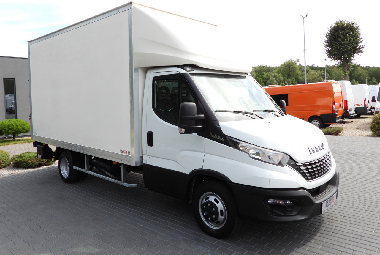 IVECO DAILY 35C16 BOX LIFT 8 PALLETS CRUISE CONTROL AUTOMATIC TRANSMISSION HI-MATIC TWIN WHEELS AIR CONDITIONING 160HP - Dostavno vozilo sa zatvorenim sandukom: slika IVECO DAILY 35C16 BOX LIFT 8 PALLETS CRUISE CONTROL AUTOMATIC TRANSMISSION HI-MATIC TWIN WHEELS AIR CONDITIONING 160HP - Dostavno vozilo sa zatvorenim sandukom IVECO DAILY 35C16 BOX LIFT 8 PALLETS CRUISE CONTROL AUTOMATIC TRANSMISSION HI-MATIC TWIN WHEELS AIR CONDITIONING 160HP - Dostavno vozilo sa zatvorenim sandukom: slika IVECO DAILY 35C16 BOX LIFT 8 PALLETS CRUISE CONTROL AUTOMATIC TRANSMISSION HI-MATIC TWIN WHEELS AIR CONDITIONING 160HP - Dostavno vozilo sa zatvorenim sandukom