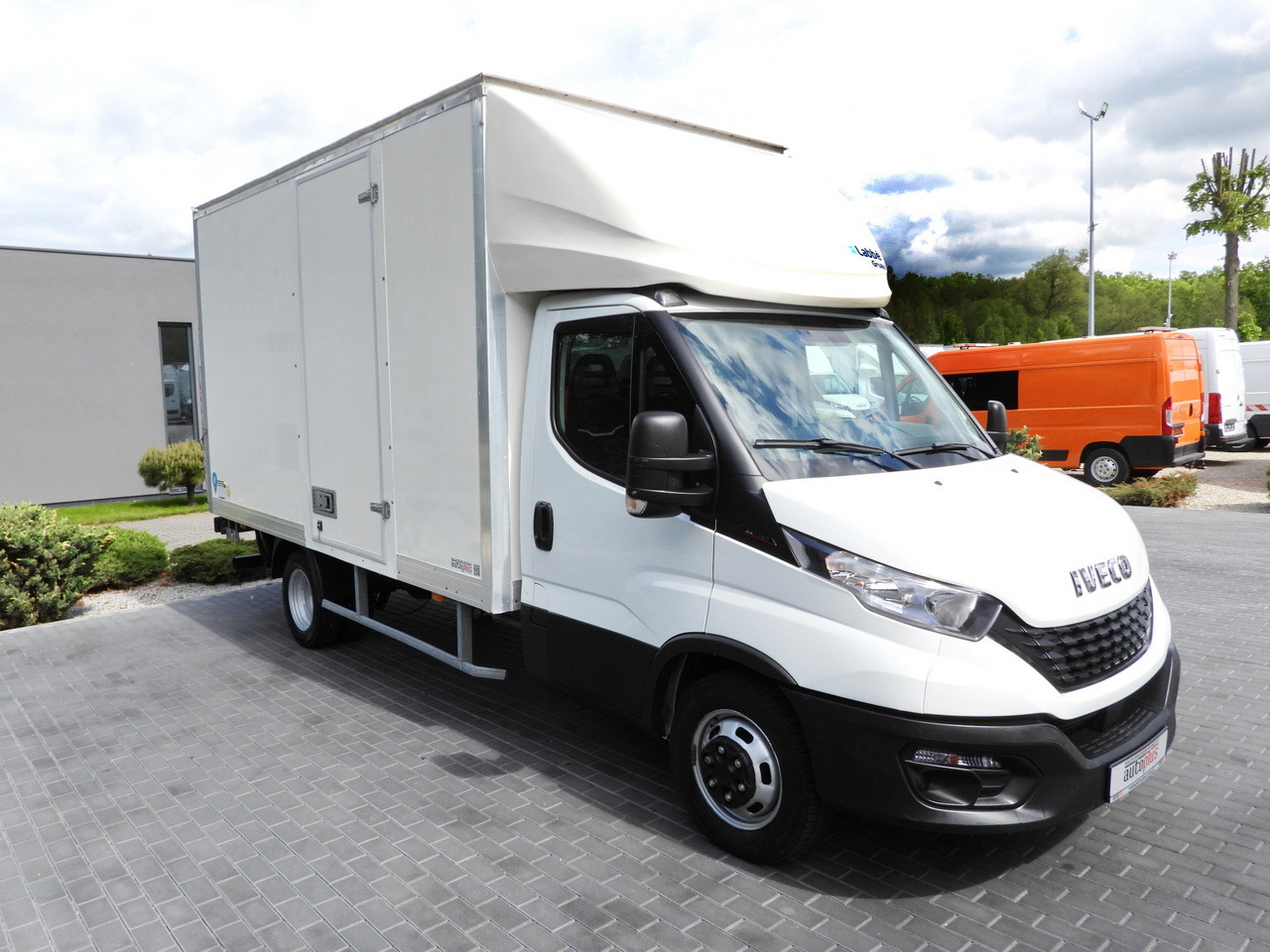 IVECO DAILY 35C16 BOX LIFT 8 PALLETS CRUISE CONTROL TWIN WHEELS AIR CONDITIONING 160HP - Dostavno vozilo sa zatvorenim sandukom: slika IVECO DAILY 35C16 BOX LIFT 8 PALLETS CRUISE CONTROL TWIN WHEELS AIR CONDITIONING 160HP - Dostavno vozilo sa zatvorenim sandukom IVECO DAILY 35C16 BOX LIFT 8 PALLETS CRUISE CONTROL TWIN WHEELS AIR CONDITIONING 160HP - Dostavno vozilo sa zatvorenim sandukom: slika IVECO DAILY 35C16 BOX LIFT 8 PALLETS CRUISE CONTROL TWIN WHEELS AIR CONDITIONING 160HP - Dostavno vozilo sa zatvorenim sandukom