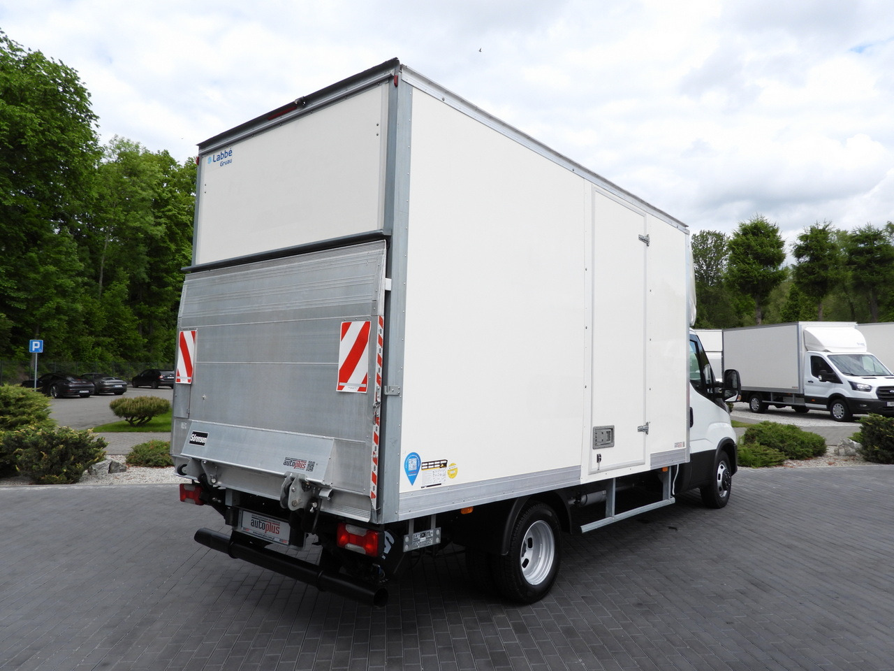 IVECO DAILY 35C16 BOX LIFT 8 PALLETS CRUISE CONTROL TWIN WHEELS AIR CONDITIONING 160HP - Dostavno vozilo sa zatvorenim sandukom: slika IVECO DAILY 35C16 BOX LIFT 8 PALLETS CRUISE CONTROL TWIN WHEELS AIR CONDITIONING 160HP - Dostavno vozilo sa zatvorenim sandukom IVECO DAILY 35C16 BOX LIFT 8 PALLETS CRUISE CONTROL TWIN WHEELS AIR CONDITIONING 160HP - Dostavno vozilo sa zatvorenim sandukom: slika IVECO DAILY 35C16 BOX LIFT 8 PALLETS CRUISE CONTROL TWIN WHEELS AIR CONDITIONING 160HP - Dostavno vozilo sa zatvorenim sandukom