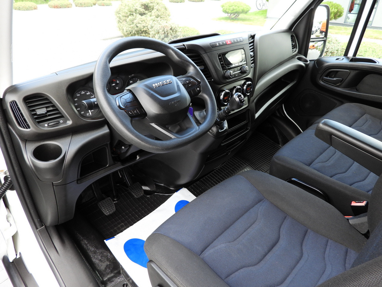 IVECO DAILY 35C16 BOX LIFT 8 PALLETS CRUISE CONTROL TWIN WHEELS AIR CONDITIONING 160HP - Dostavno vozilo sa zatvorenim sandukom: slika IVECO DAILY 35C16 BOX LIFT 8 PALLETS CRUISE CONTROL TWIN WHEELS AIR CONDITIONING 160HP - Dostavno vozilo sa zatvorenim sandukom IVECO DAILY 35C16 BOX LIFT 8 PALLETS CRUISE CONTROL TWIN WHEELS AIR CONDITIONING 160HP - Dostavno vozilo sa zatvorenim sandukom: slika IVECO DAILY 35C16 BOX LIFT 8 PALLETS CRUISE CONTROL TWIN WHEELS AIR CONDITIONING 160HP - Dostavno vozilo sa zatvorenim sandukom