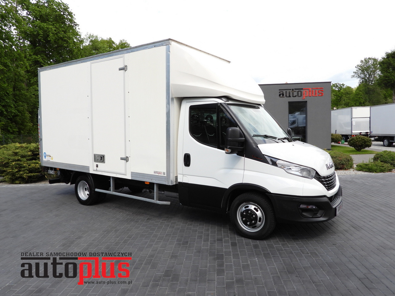 IVECO DAILY 35C16 BOX LIFT 8 PALLETS CRUISE CONTROL TWIN WHEELS AIR CONDITIONING 160HP - Dostavno vozilo sa zatvorenim sandukom: slika IVECO DAILY 35C16 BOX LIFT 8 PALLETS CRUISE CONTROL TWIN WHEELS AIR CONDITIONING 160HP - Dostavno vozilo sa zatvorenim sandukom IVECO DAILY 35C16 BOX LIFT 8 PALLETS CRUISE CONTROL TWIN WHEELS AIR CONDITIONING 160HP - Dostavno vozilo sa zatvorenim sandukom: slika IVECO DAILY 35C16 BOX LIFT 8 PALLETS CRUISE CONTROL TWIN WHEELS AIR CONDITIONING 160HP - Dostavno vozilo sa zatvorenim sandukom