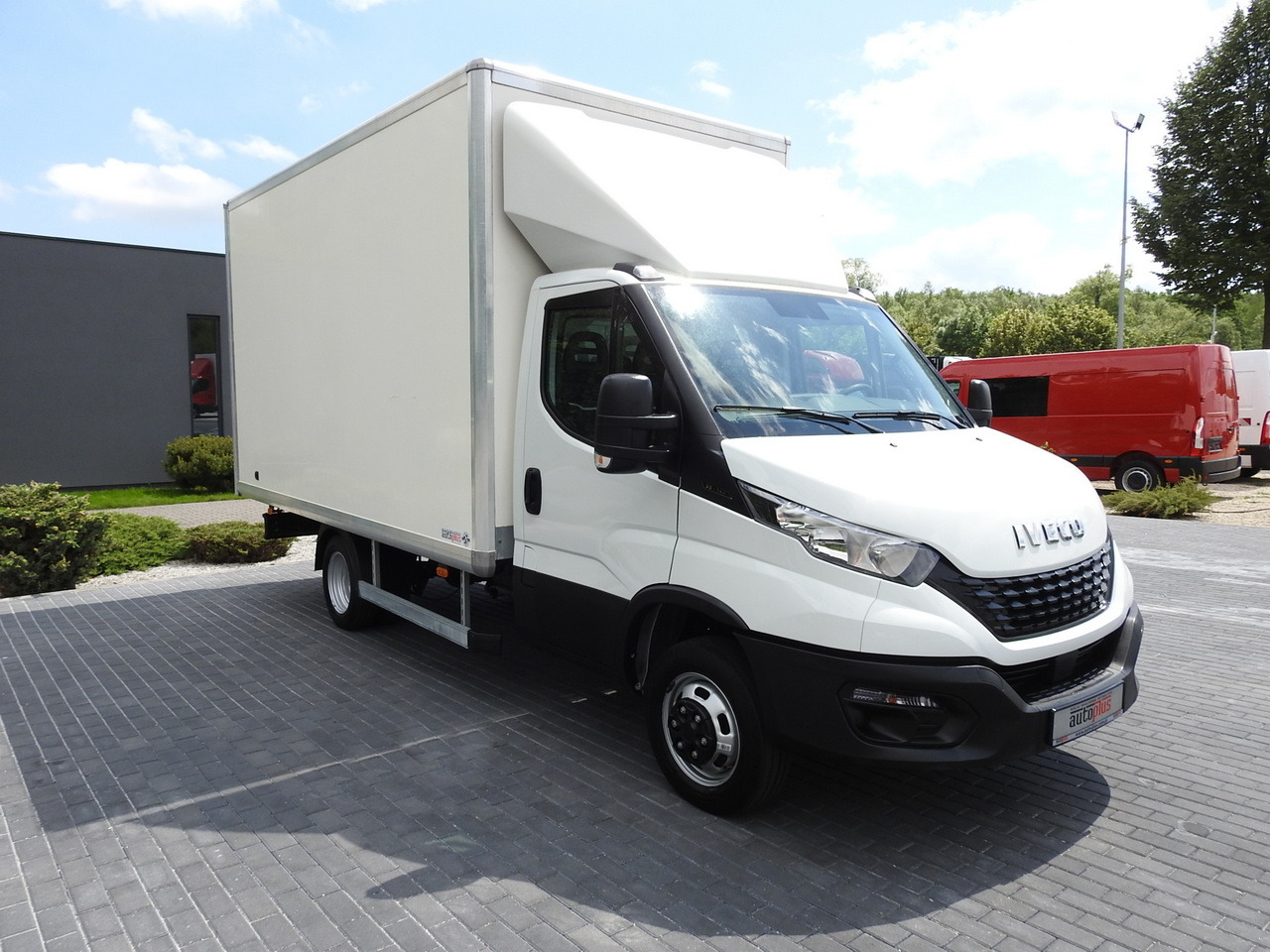 IVECO DAILY 35S14 8 PALLETS CRUISE CONTROL TWIN WHEELS AIR CONDITIONING 140HP - Dostavno vozilo sa zatvorenim sandukom: slika IVECO DAILY 35S14 8 PALLETS CRUISE CONTROL TWIN WHEELS AIR CONDITIONING 140HP - Dostavno vozilo sa zatvorenim sandukom IVECO DAILY 35S14 8 PALLETS CRUISE CONTROL TWIN WHEELS AIR CONDITIONING 140HP - Dostavno vozilo sa zatvorenim sandukom: slika IVECO DAILY 35S14 8 PALLETS CRUISE CONTROL TWIN WHEELS AIR CONDITIONING 140HP - Dostavno vozilo sa zatvorenim sandukom