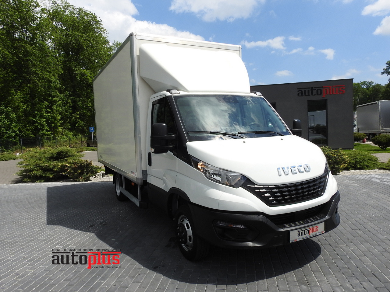IVECO DAILY 35S14 8 PALLETS CRUISE CONTROL TWIN WHEELS AIR CONDITIONING 140HP - Dostavno vozilo sa zatvorenim sandukom: slika IVECO DAILY 35S14 8 PALLETS CRUISE CONTROL TWIN WHEELS AIR CONDITIONING 140HP - Dostavno vozilo sa zatvorenim sandukom IVECO DAILY 35S14 8 PALLETS CRUISE CONTROL TWIN WHEELS AIR CONDITIONING 140HP - Dostavno vozilo sa zatvorenim sandukom: slika IVECO DAILY 35S14 8 PALLETS CRUISE CONTROL TWIN WHEELS AIR CONDITIONING 140HP - Dostavno vozilo sa zatvorenim sandukom