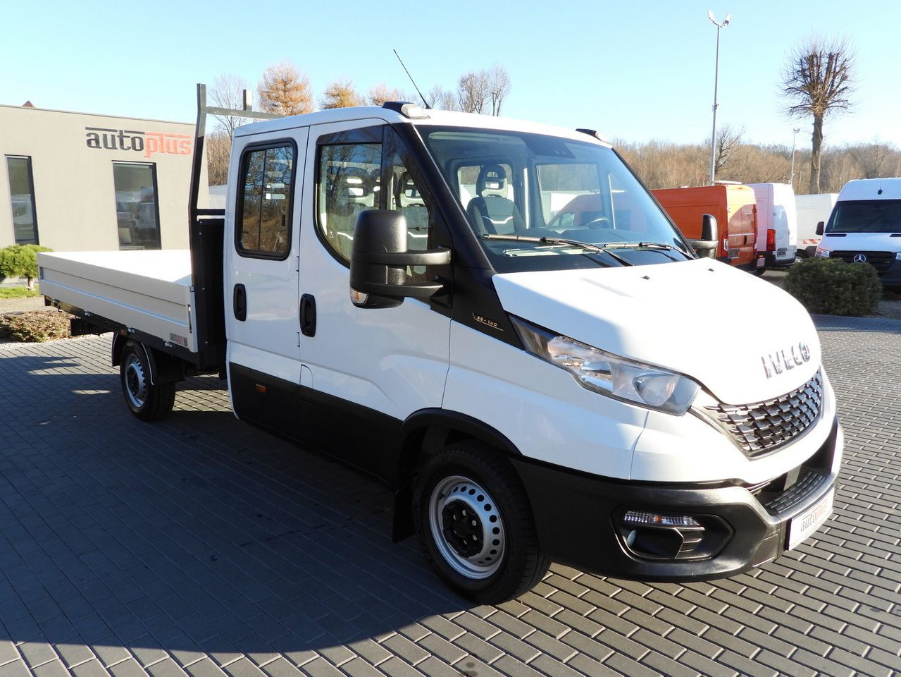 IVECO DAILY 35S14 STAKE BODY DOUBLE CABIN DOKA 7 SEATS CRUISE CONTROL AIR CONDITIONING 140HP - Dostavno vozilo s dvostrukom kabinom: slika IVECO DAILY 35S14 STAKE BODY DOUBLE CABIN DOKA 7 SEATS CRUISE CONTROL AIR CONDITIONING 140HP - Dostavno vozilo s dvostrukom kabinom IVECO DAILY 35S14 STAKE BODY DOUBLE CABIN DOKA 7 SEATS CRUISE CONTROL AIR CONDITIONING 140HP - Dostavno vozilo s dvostrukom kabinom: slika IVECO DAILY 35S14 STAKE BODY DOUBLE CABIN DOKA 7 SEATS CRUISE CONTROL AIR CONDITIONING 140HP - Dostavno vozilo s dvostrukom kabinom