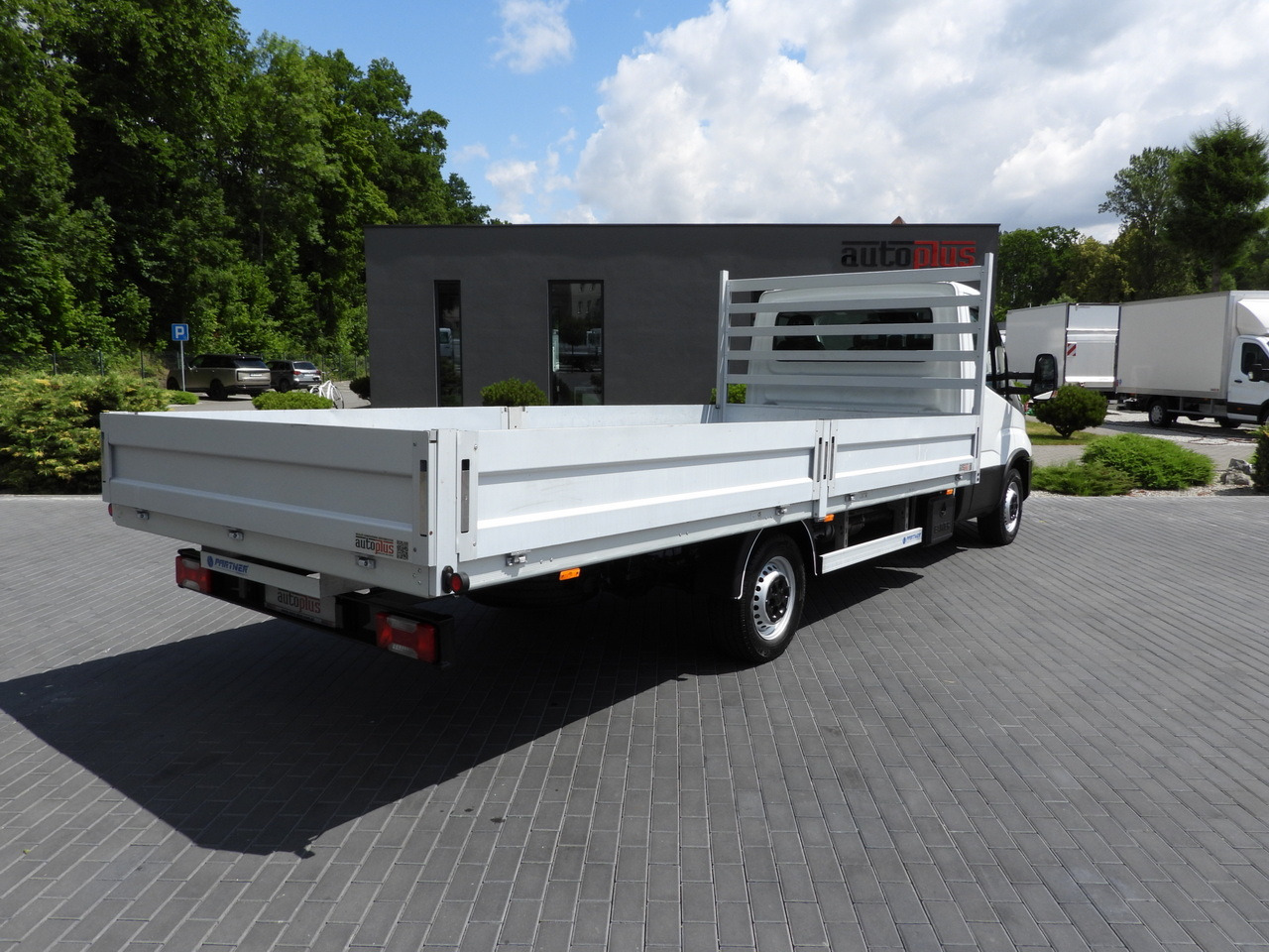 IVECO DAILY 35S16 STAKE BODY 10 PALLETS CRUISE CONTROL AIR CONDITIONING 160HP - Dostavno vozilo s ravnom platformom: slika IVECO DAILY 35S16 STAKE BODY 10 PALLETS CRUISE CONTROL AIR CONDITIONING 160HP - Dostavno vozilo s ravnom platformom IVECO DAILY 35S16 STAKE BODY 10 PALLETS CRUISE CONTROL AIR CONDITIONING 160HP - Dostavno vozilo s ravnom platformom: slika IVECO DAILY 35S16 STAKE BODY 10 PALLETS CRUISE CONTROL AIR CONDITIONING 160HP - Dostavno vozilo s ravnom platformom