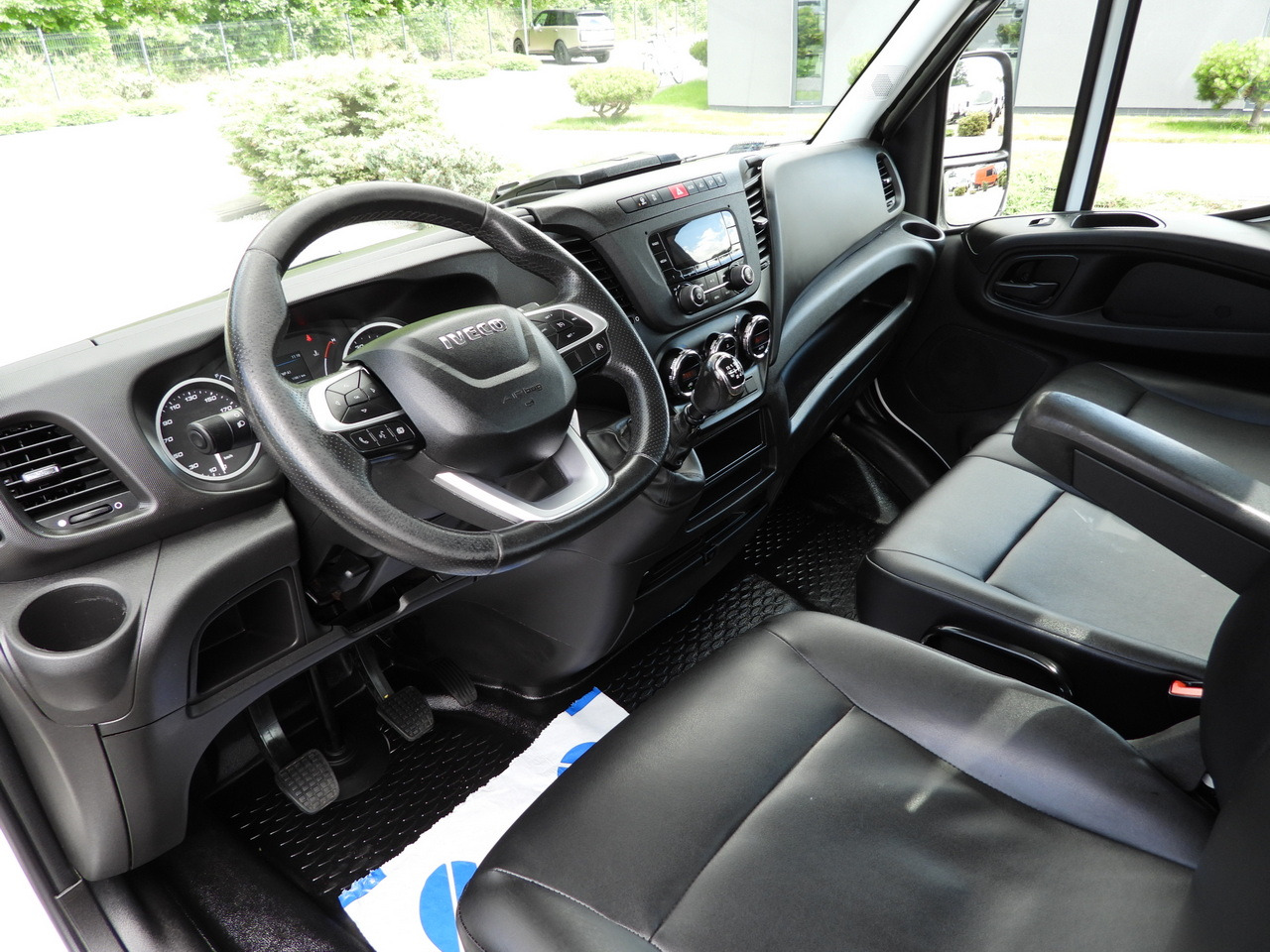 IVECO DAILY 35S16 STAKE BODY 10 PALLETS CRUISE CONTROL AIR CONDITIONING 160HP - Dostavno vozilo s ravnom platformom: slika IVECO DAILY 35S16 STAKE BODY 10 PALLETS CRUISE CONTROL AIR CONDITIONING 160HP - Dostavno vozilo s ravnom platformom IVECO DAILY 35S16 STAKE BODY 10 PALLETS CRUISE CONTROL AIR CONDITIONING 160HP - Dostavno vozilo s ravnom platformom: slika IVECO DAILY 35S16 STAKE BODY 10 PALLETS CRUISE CONTROL AIR CONDITIONING 160HP - Dostavno vozilo s ravnom platformom