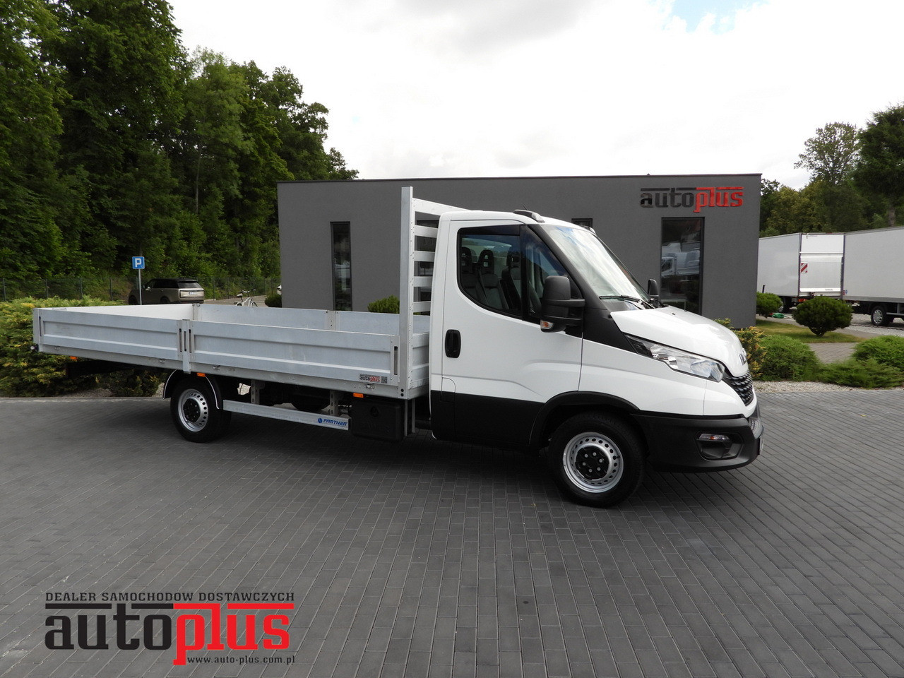 IVECO DAILY 35S16 STAKE BODY 10 PALLETS CRUISE CONTROL AIR CONDITIONING 160HP - Dostavno vozilo s ravnom platformom: slika IVECO DAILY 35S16 STAKE BODY 10 PALLETS CRUISE CONTROL AIR CONDITIONING 160HP - Dostavno vozilo s ravnom platformom IVECO DAILY 35S16 STAKE BODY 10 PALLETS CRUISE CONTROL AIR CONDITIONING 160HP - Dostavno vozilo s ravnom platformom: slika IVECO DAILY 35S16 STAKE BODY 10 PALLETS CRUISE CONTROL AIR CONDITIONING 160HP - Dostavno vozilo s ravnom platformom
